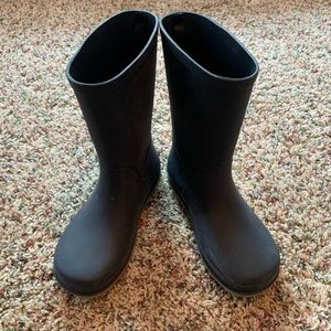 Black rubber rain boots